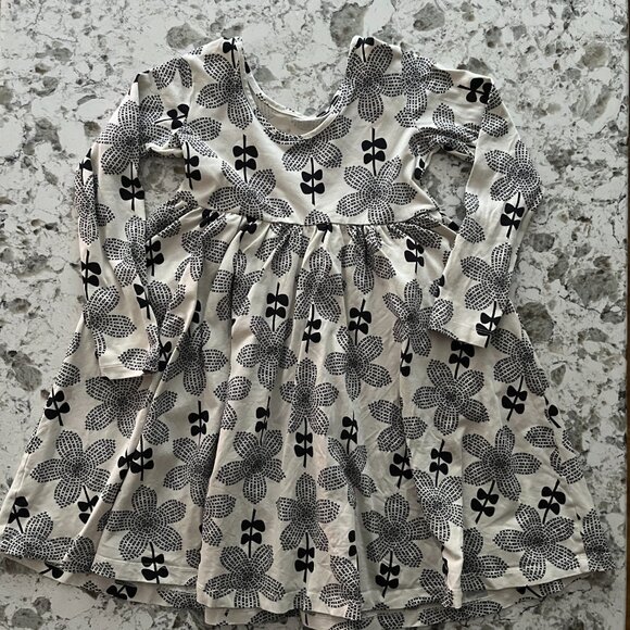 Hanna Andersson black and ecru floral skater dress size 6-7 - Picture 4 of 5